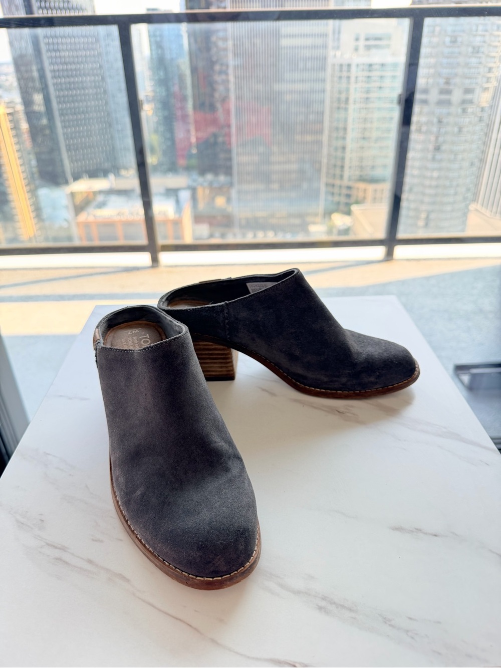 TOM’S Women's Gray Suede Block Heel Mules